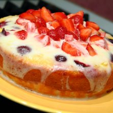 Рецепт творожной запеканки с ягодами в мультиварке