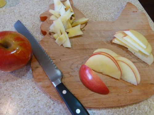 Классическая шарлотка с яблоками в мультиварке