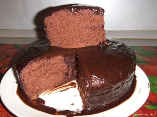 Шоколадный пирог с изюмом
