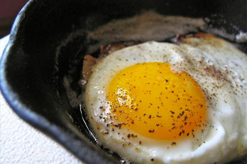 Яйца жаренные в мультиварке